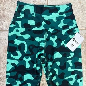 Brand New w/ tags Fused Hawaii LeLe Leggings - size Medium